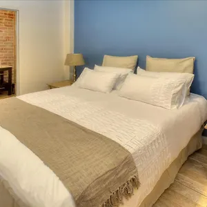 1 Bedroom In Four Seasons Apartment